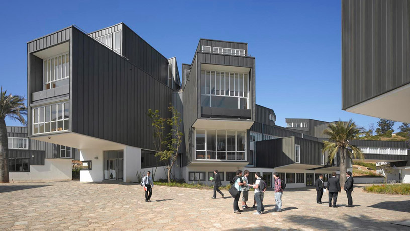 Universidad Adolfo Ibáñez campus building