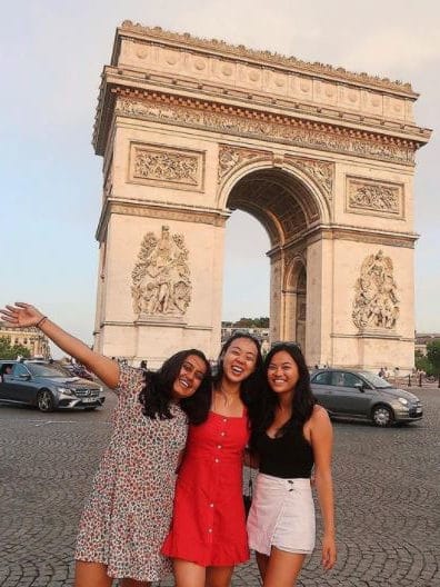 3 students in front of the Arc de Triomphe in Paris, France